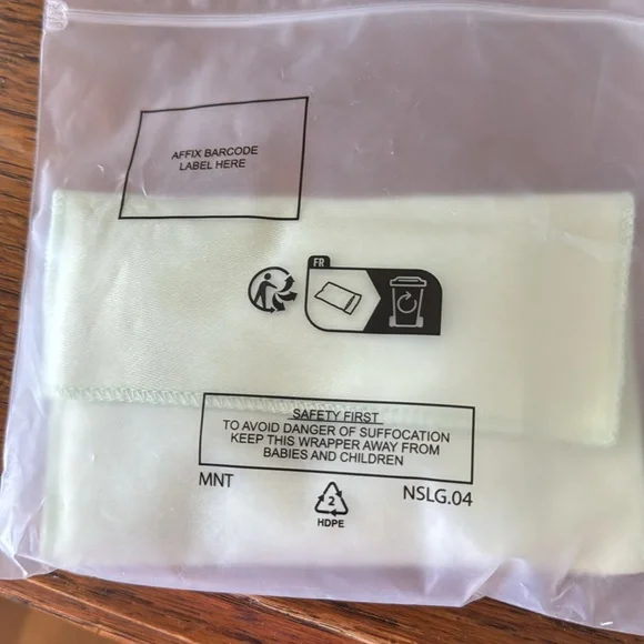 BURBERRY Card Holder! NEW CONDITION with tags and dust bag! - Picture 11 of 11